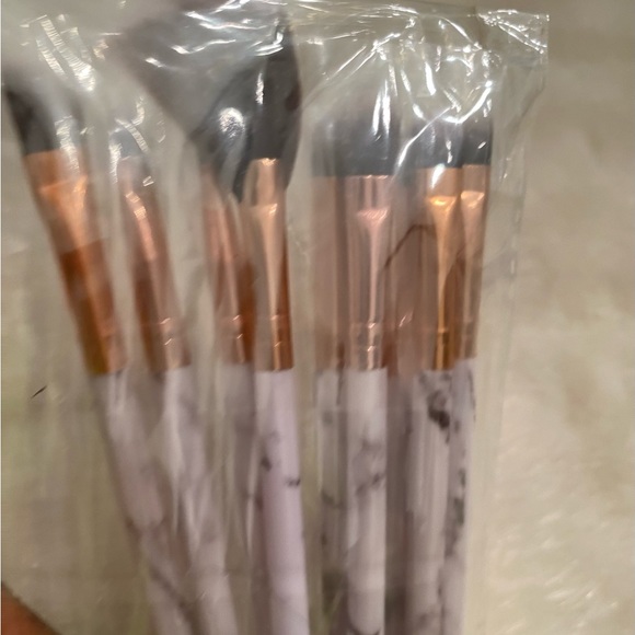 Multi Piece Complete Makeup Brush Sst - Picture 5 of 5